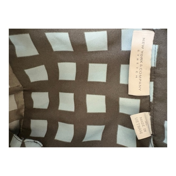 New York & Co sleeveless blouse with a gray and light blue squares size XL - Picture 5 of 5